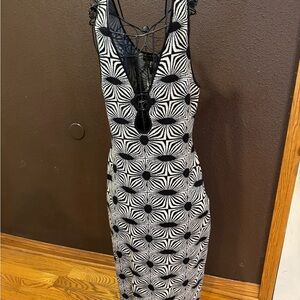 House of Harlow 1960 Black and White Backless Dress